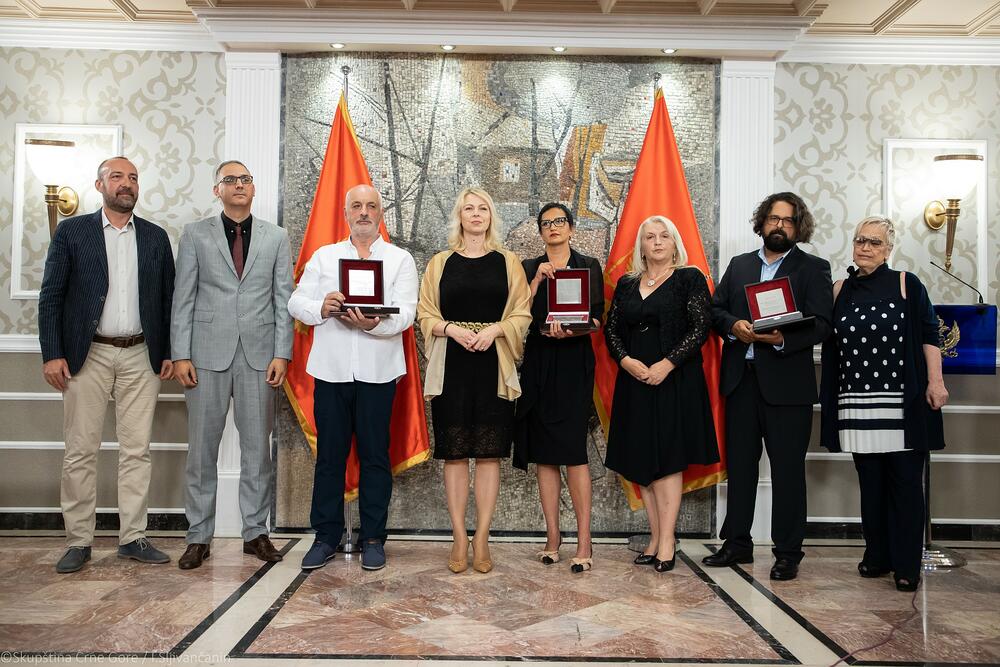 <p>Predsjednica Skupštine nagrade u Vili Gorica uručila ovogodišnjim dobitnicima, slikarki Jeleni Tomašević, književniku Andreju Nikolaidisu i kompozitoru Senadu Gačeviću</p>