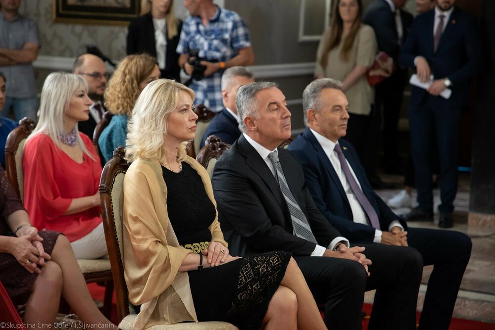 <p>Predsjednica Skupštine nagrade u Vili Gorica uručila ovogodišnjim dobitnicima, slikarki Jeleni Tomašević, književniku Andreju Nikolaidisu i kompozitoru Senadu Gačeviću</p>