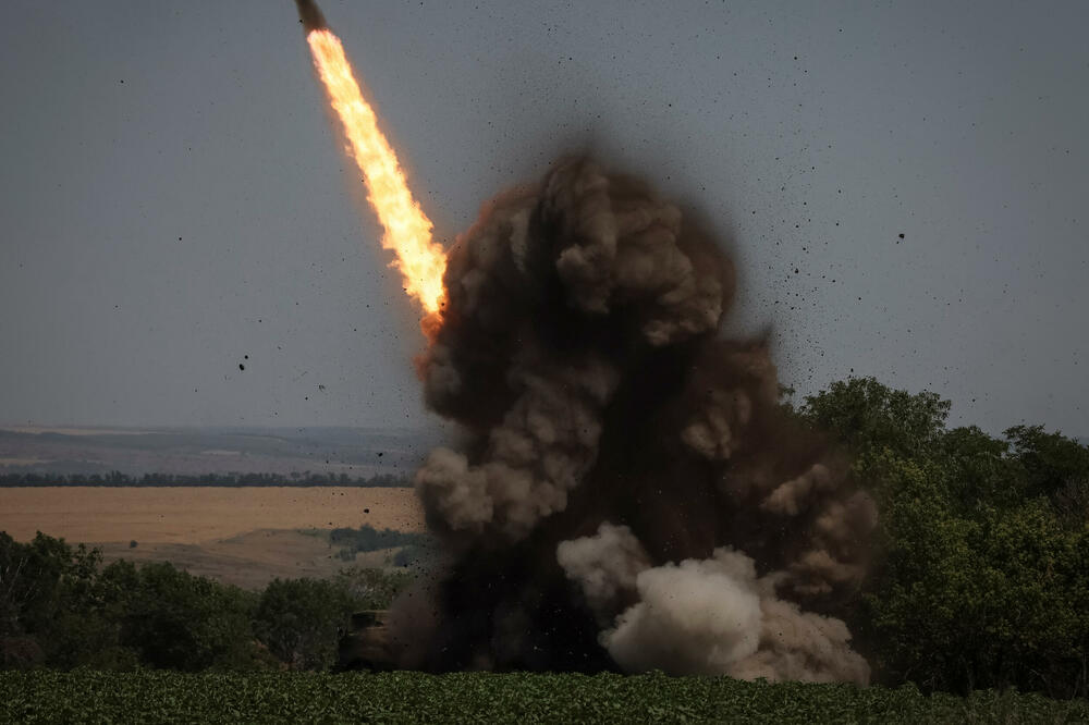 Ukrajinska vojska koristi višestruki raketni sistem u regionu Donbasa, Foto: Rojters