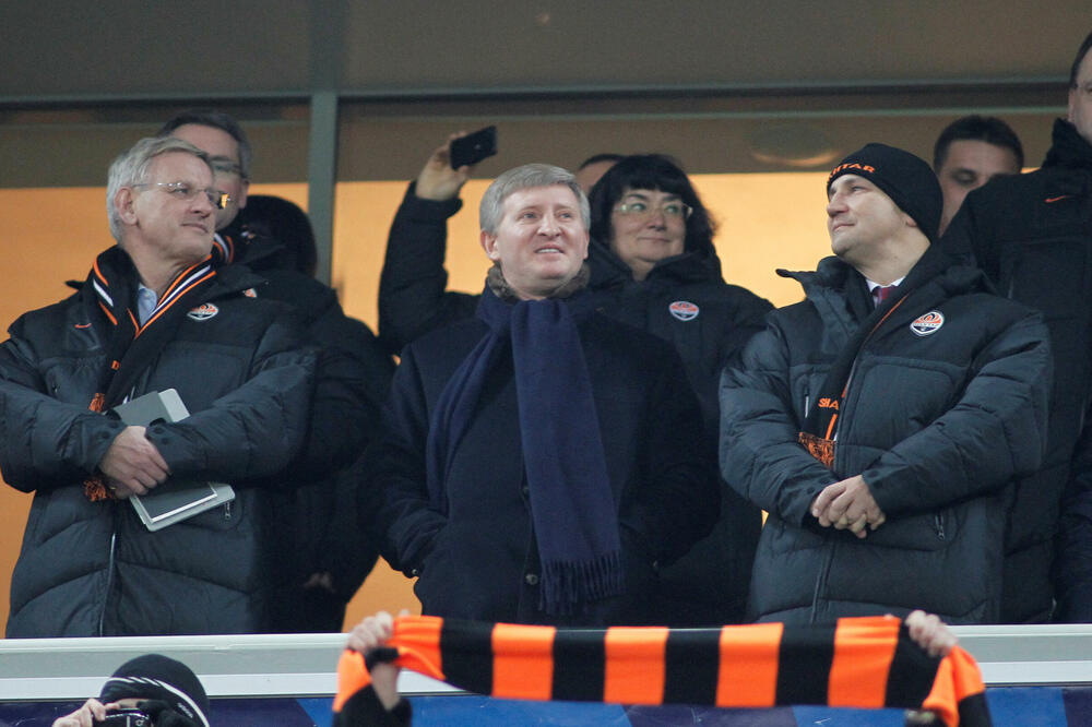 Ahmetov (u sredini) na jednom od mečeva Šahtjora, Foto: Reuters