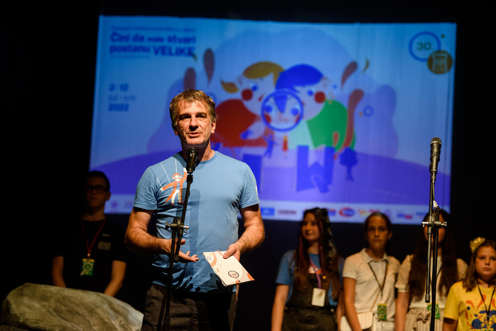 <p>"Publika je tradicionalno, tokom 12 dana trajanja programa, imala prilike da uživa u više desetina segmenata pozorišnog, edukativnog, kulturnog i plesnog programa, a njihovo zadovoljstvo oslikava činjenica da se za sve programe tražila karta više"</p>