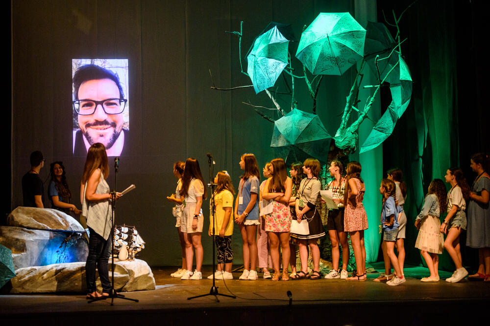 <p>"Publika je tradicionalno, tokom 12 dana trajanja programa, imala prilike da uživa u više desetina segmenata pozorišnog, edukativnog, kulturnog i plesnog programa, a njihovo zadovoljstvo oslikava činjenica da se za sve programe tražila karta više"</p>