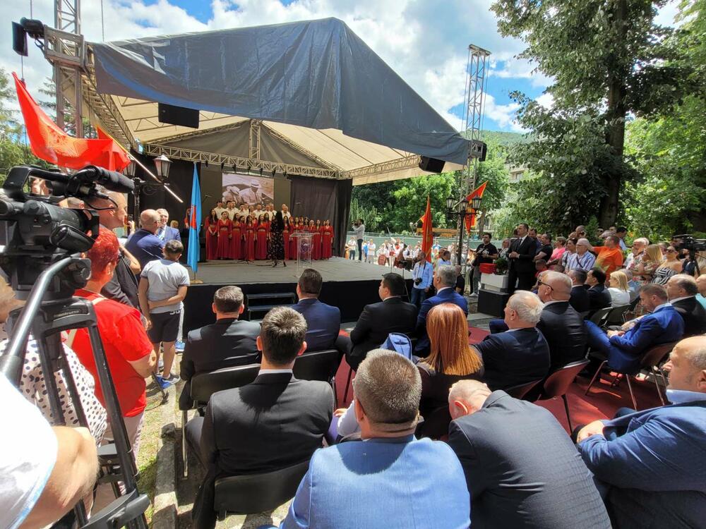 <p>“Crna Gora je na oltar slobode položila 17.000 žrtava, u Drugom svjetskom ratu poginulo je preko 7.000 boraca, njih 153 proglašeni su narodnim herojima”, kazao je predsjednik Opštine Bijelo Polje Petar Smolović</p>