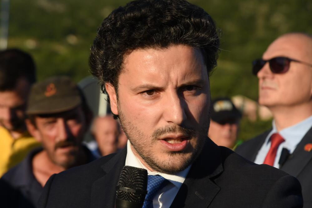 <p>Mještani zahtijevaju da se do sela na Veruši izgradi saobraćajnica, koja će ih povezati sa autoputem</p>