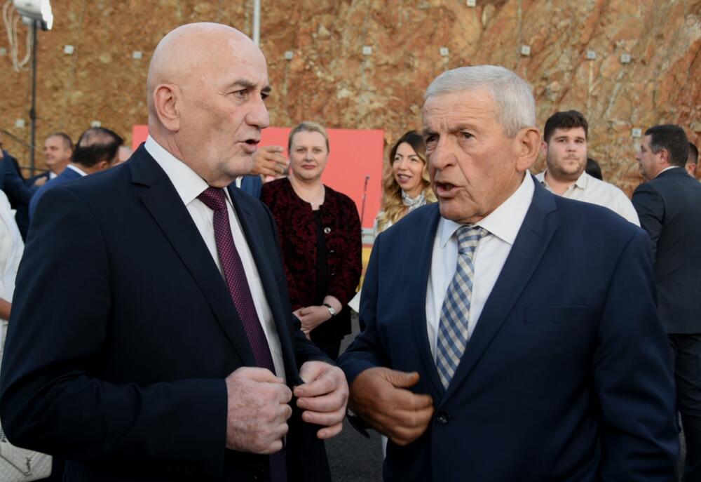 <p>Ukupna dužina prioritetne dionice je 41,5 kilometara, sa 20 mostova na glavnoj trasi, dva nadvožnjaka, osam podvožnjaka, 7,2 kilometra betonskih zidova, 16 dvocijevnih tunela</p>