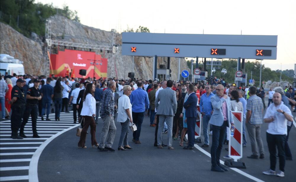 <p>Ukupna dužina prioritetne dionice je 41,5 kilometara, sa 20 mostova na glavnoj trasi, dva nadvožnjaka, osam podvožnjaka, 7,2 kilometra betonskih zidova, 16 dvocijevnih tunela</p>