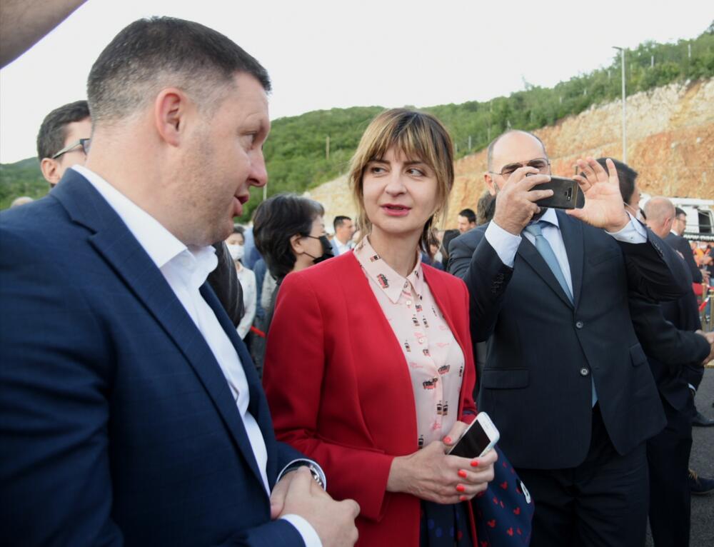 <p>Ukupna dužina prioritetne dionice je 41,5 kilometara, sa 20 mostova na glavnoj trasi, dva nadvožnjaka, osam podvožnjaka, 7,2 kilometra betonskih zidova, 16 dvocijevnih tunela</p>