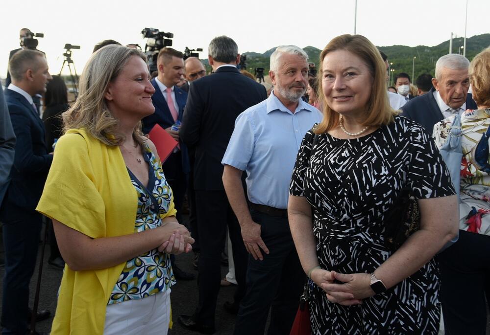 <p>Ukupna dužina prioritetne dionice je 41,5 kilometara, sa 20 mostova na glavnoj trasi, dva nadvožnjaka, osam podvožnjaka, 7,2 kilometra betonskih zidova, 16 dvocijevnih tunela</p>