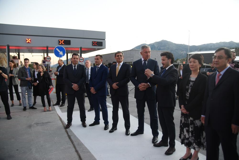 <p>Ukupna dužina prioritetne dionice je 41,5 kilometara, sa 20 mostova na glavnoj trasi, dva nadvožnjaka, osam podvožnjaka, 7,2 kilometra betonskih zidova, 16 dvocijevnih tunela</p>