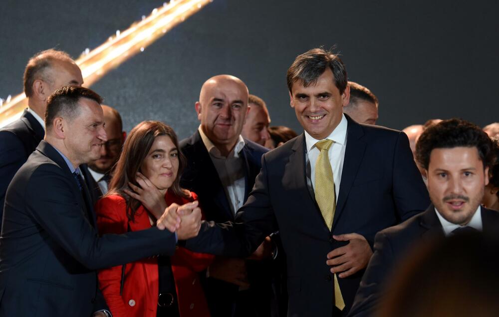 <p>Dionica auto-puta Bar–Boljare, od Smokovca do Mateševa večeras je svečano otvorena</p>