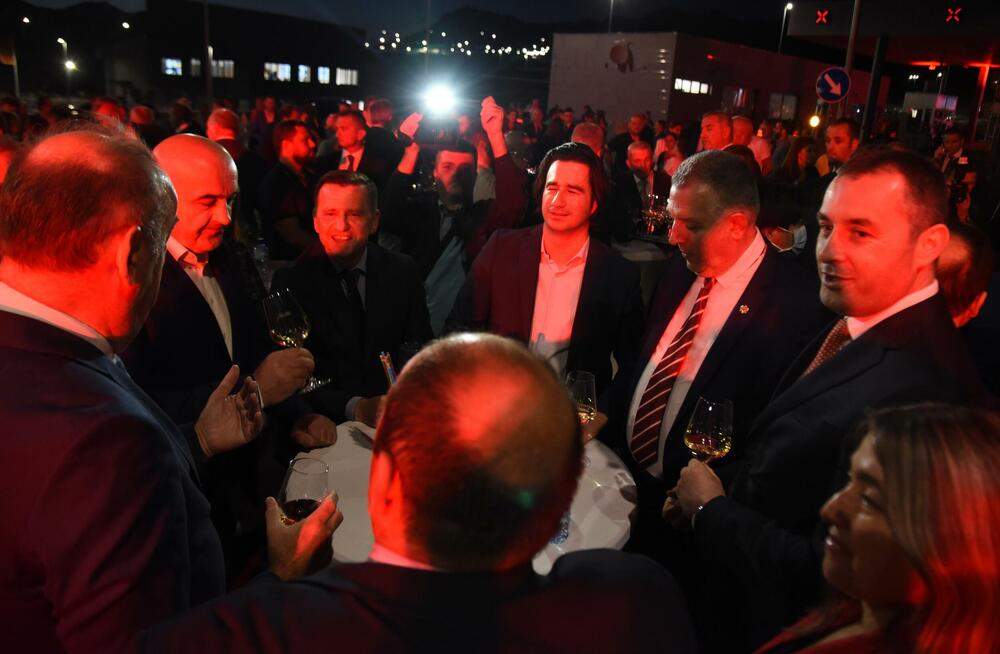 <p>Dionica auto-puta Bar–Boljare, od Smokovca do Mateševa večeras je svečano otvorena</p>