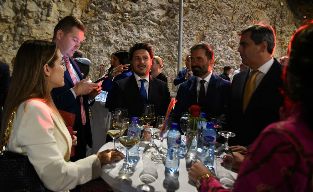 <p>Dionica auto-puta Bar–Boljare, od Smokovca do Mateševa večeras je svečano otvorena</p>