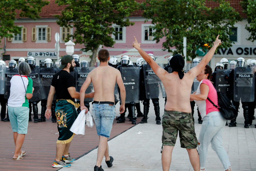 <p>U Nikšiću su danas održana dva skupa povodom Dana državnosti</p>