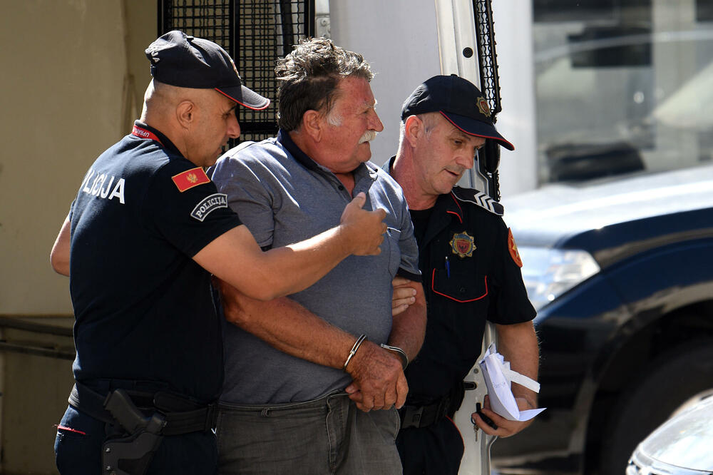 Sa privođenja Rajkovića, Foto: Boris Pejović