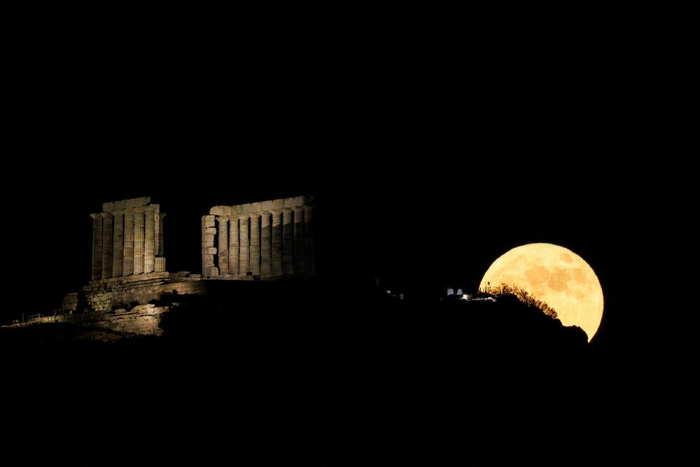 <p>Mjesec je 13. jula bio najbliži planeti Zemlji u cijeloj 2022. godini. Tom prilikom udaljenost iznosila je 357.264 kilometara.</p>