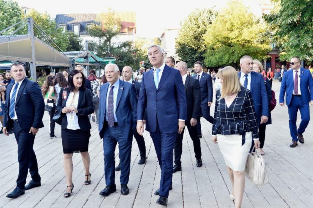 <p>Borelj je u posjeti Crnoj Gori danas i sjutra, a predsjedavao je sastanku Savjeta za stabilizaciju i pridruživanje EU – Crna Gora, u Podgorici.</p>