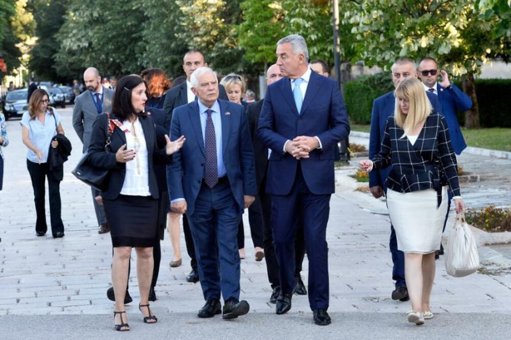 <p>Borelj je u posjeti Crnoj Gori danas i sjutra, a predsjedavao je sastanku Savjeta za stabilizaciju i pridruživanje EU – Crna Gora, u Podgorici.</p>