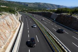 Uhapšen Budvanin koji je na autoputu vozio 197 kilometara na čas