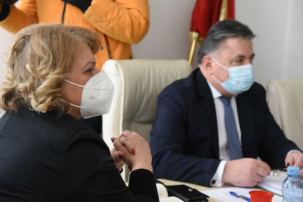 Burić sa koleginicom Đurđinom Ivanović, Foto: Luka Zekovic