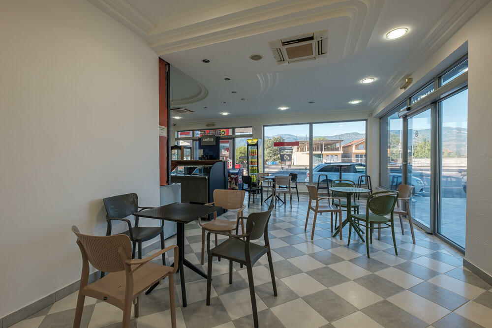 <p>Euro Petrol benzinska stanica u Danilovgradu, kod kružnog toka, je u okviru procesa modernizacije svoje maloprodajne mreže, rekonstruisana u skladu sa strogim ekološkim i tehničkim standardima.</p>