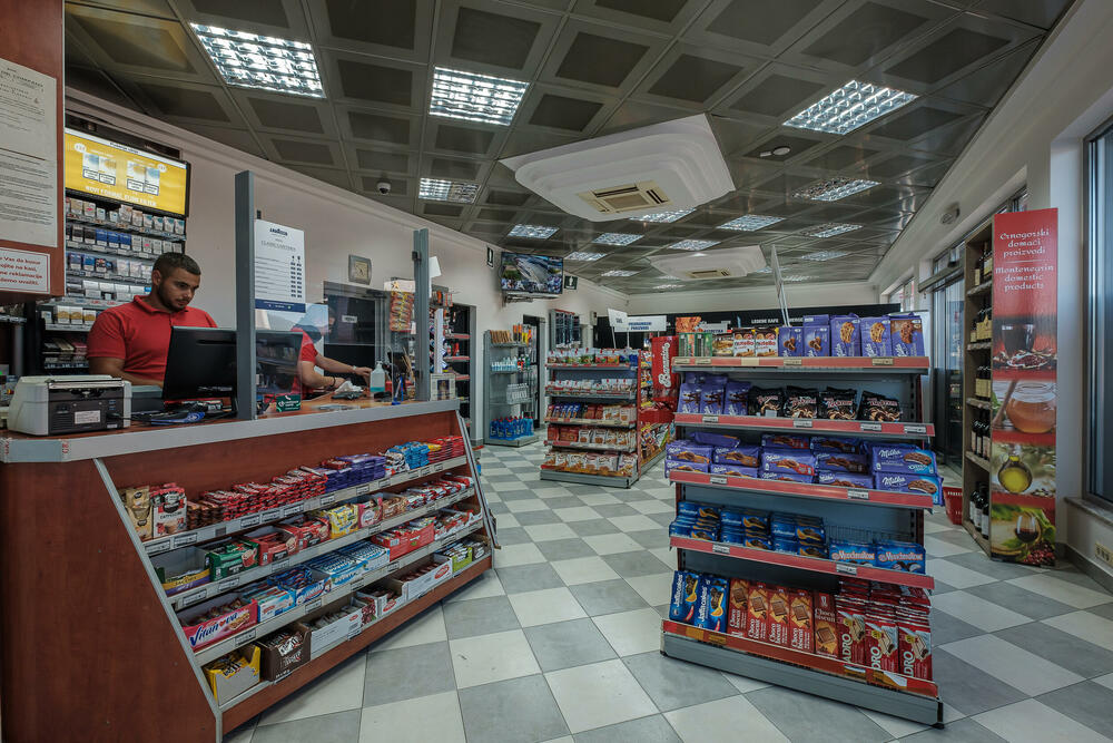 <p>Euro Petrol benzinska stanica u Danilovgradu, kod kružnog toka, je u okviru procesa modernizacije svoje maloprodajne mreže, rekonstruisana u skladu sa strogim ekološkim i tehničkim standardima.</p>