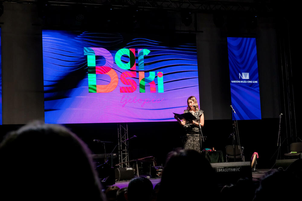 <p>Program Barskog ljetopisa nastavlja se večeras, a u Zavičajnom muzeju Bara, sa početkom u 21 čas, izložbom Mila Milunovića otvara se likovni segment i prva od pet izložbi ovogodišnjeg Ljetopisa</p>