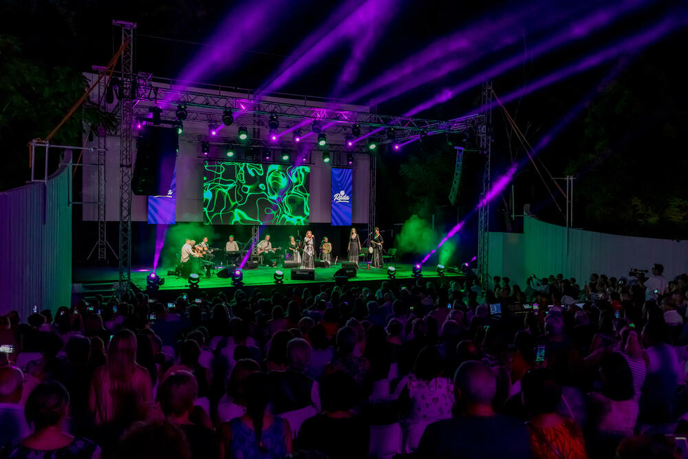 <p>Program Barskog ljetopisa nastavlja se večeras, a u Zavičajnom muzeju Bara, sa početkom u 21 čas, izložbom Mila Milunovića otvara se likovni segment i prva od pet izložbi ovogodišnjeg Ljetopisa</p>