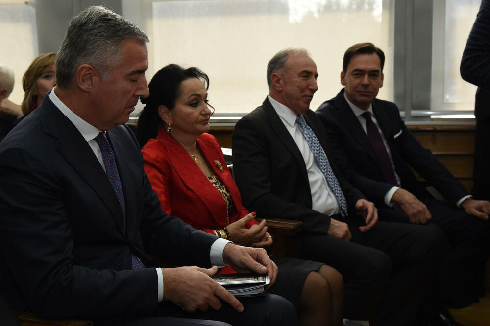 Ranije nije pominjao nezavisnost: Đukanović sa bivšim zvaničnicima pravosuđa, Foto: SAVO PRELEVIC