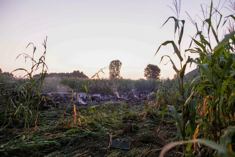 <p>Izvještaji navode da je pilot uspio da obavjesti vlasti o problemu u jednom od motora aviona i dobio je odgovor da sleti na aerodrome u Solunu ili Kavali. Nakon što se odlučio za Kavalu, avion se srušio oko 40 kilometara zapadno od tog aerodroma, saopštila je grčka uprava za civilno vazduhoplovstvo</p>