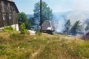 Pljevlja: U selu Strahov do izgorjele kuća i štala, požar se...