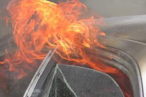 Kotor: Izgorjela tri auta, nema povrijeđenih