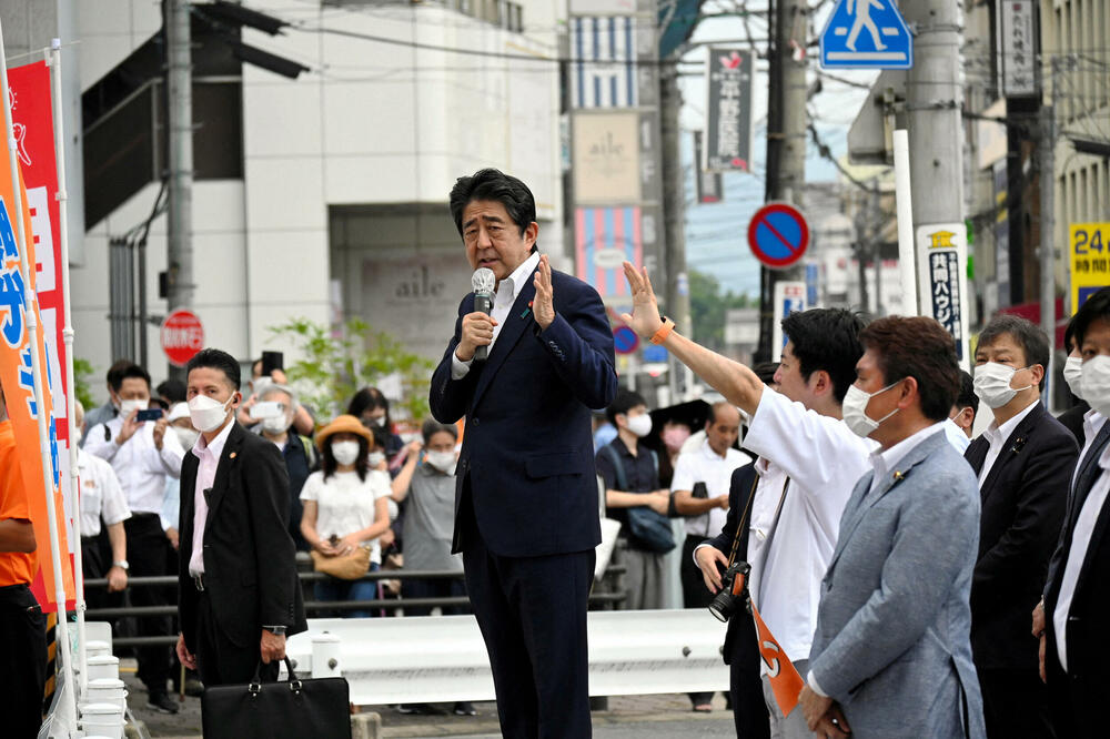 Abe se obraća okupljenima neposredno prije napada, Foto: Rojters