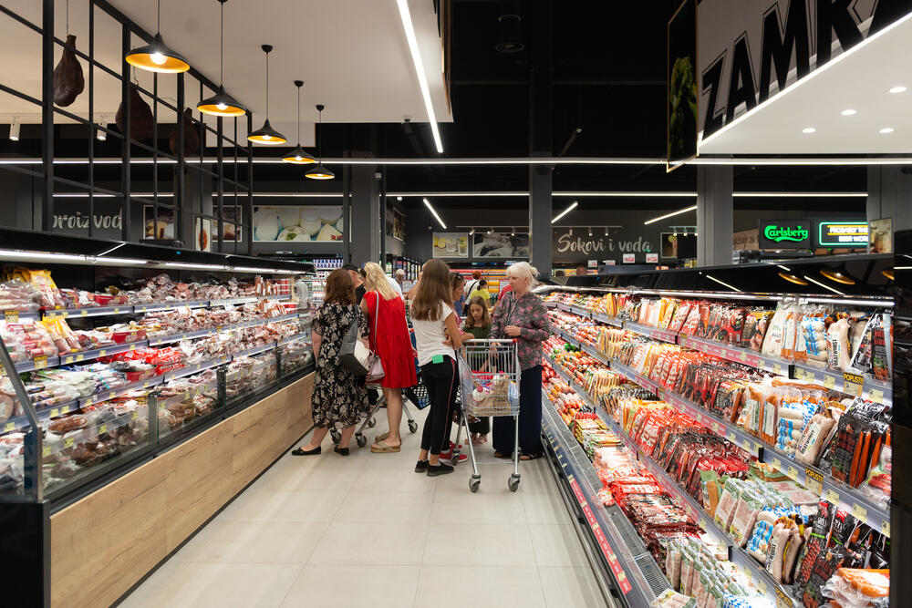 <p>Kupci posebno uživaju u plodovima iz Naše bašte, koji su uzgajani uz minimalnu upotrebu hemijskih sredstava.</p>