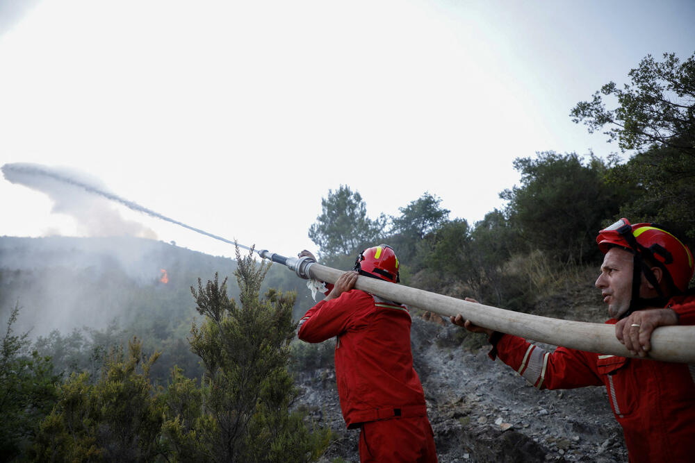 <p>Toplotni talas sa temepraturama iznad 40 Celzijusa zahvatio je veći dio Evrope prošle sedmice, a porast temperatura, naučnici i klimatolozi pripisuju ljudskoj aktivnosti<br /> </p>