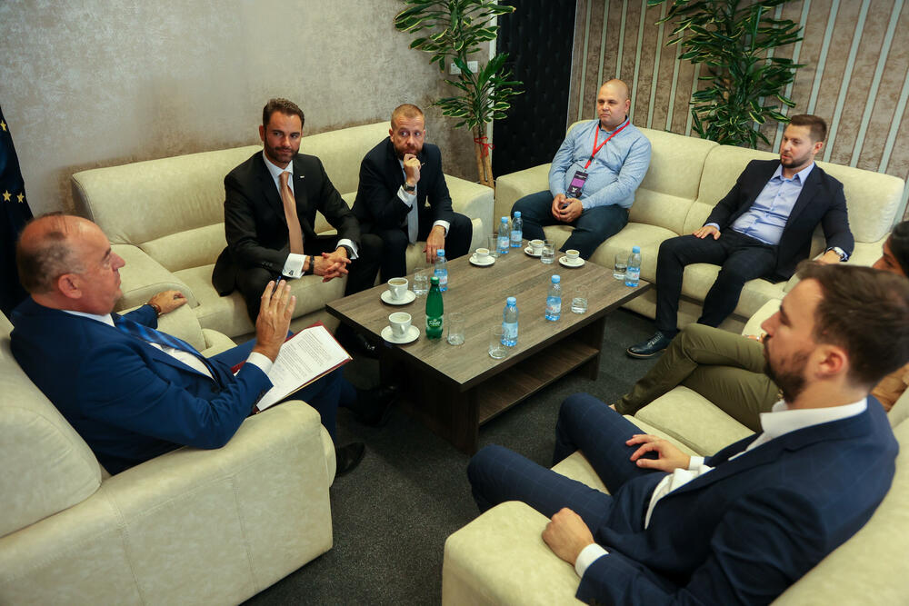 Vlad sa gejming delegacijom u Ministarstvu sporta i mladih