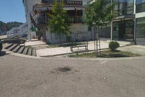 Ulcinj: Sa terase bacio flašu punu benzina