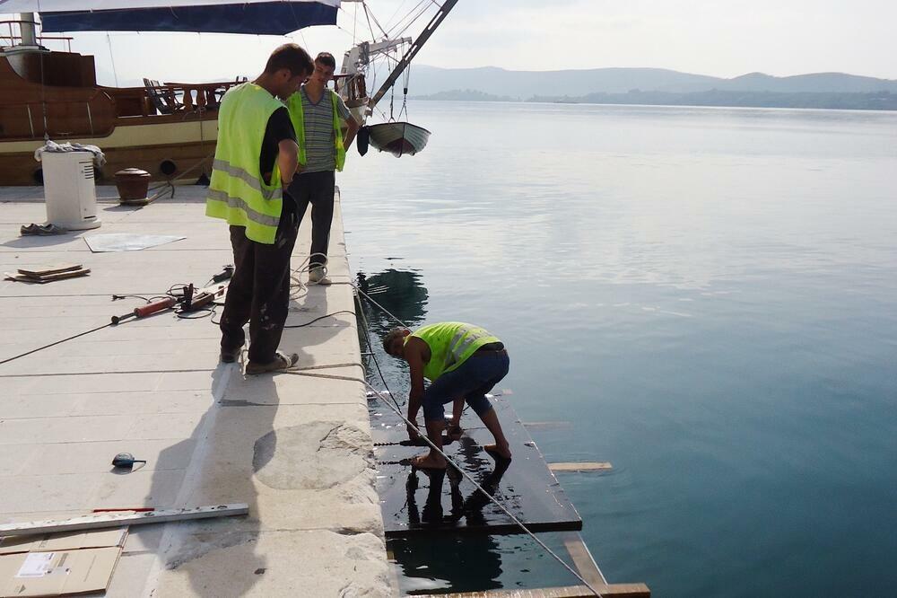 Problemi zbog loših poteza bivše vlasti kulminirali: Sa ranijeg izvođenja radova na pristaništu Pine, Foto: Siniša Luković
