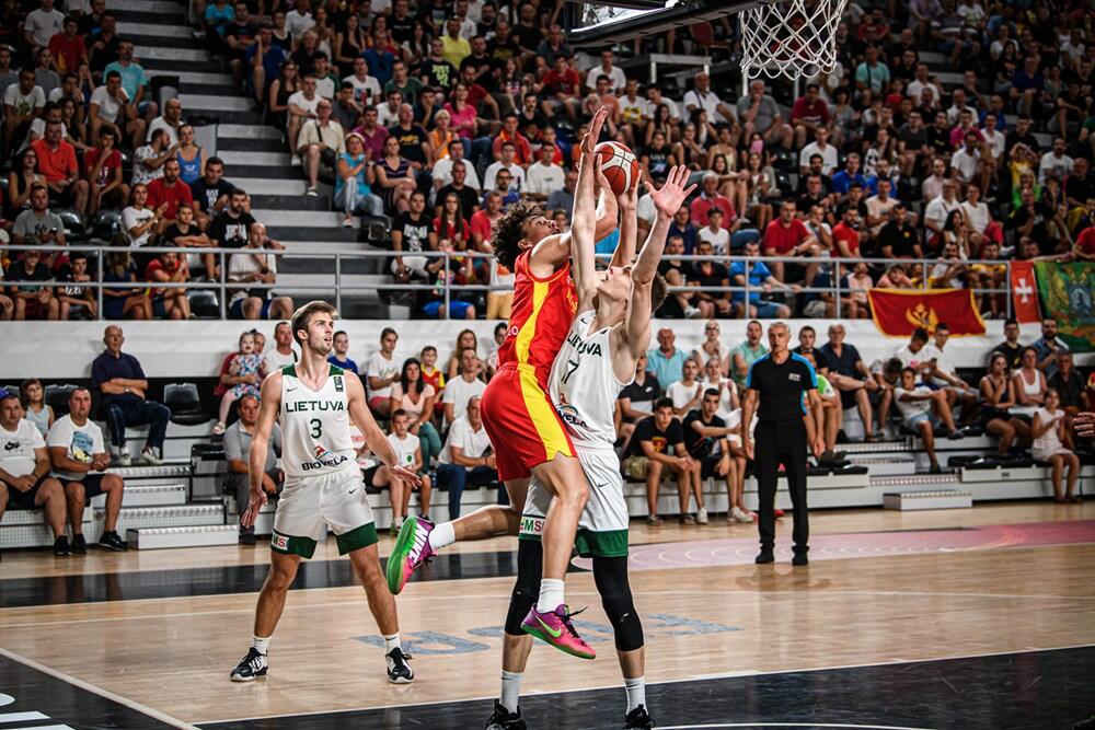 <p>Bol zbog poraza od Litvanije (67:63) biće još veći usljed činjenice da je suđenje bilo očajno, jer se čini da su arbitri riješili meč kada 28 sekundi prije kraja, pri rezultatu 65:63, nisu dosudili očigledan faul nad Fedorom Žugićem. Rival u meču za 3. mjesto branilac titule Izrael</p>