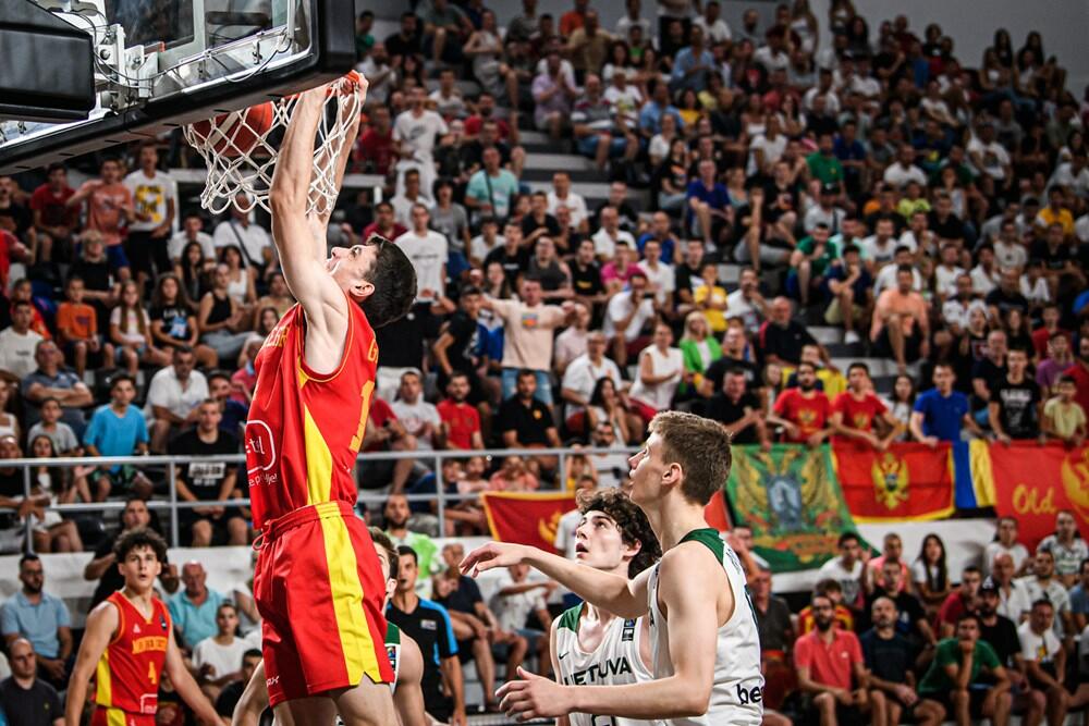 <p>Bol zbog poraza od Litvanije (67:63) biće još veći usljed činjenice da je suđenje bilo očajno, jer se čini da su arbitri riješili meč kada 28 sekundi prije kraja, pri rezultatu 65:63, nisu dosudili očigledan faul nad Fedorom Žugićem. Rival u meču za 3. mjesto branilac titule Izrael</p>