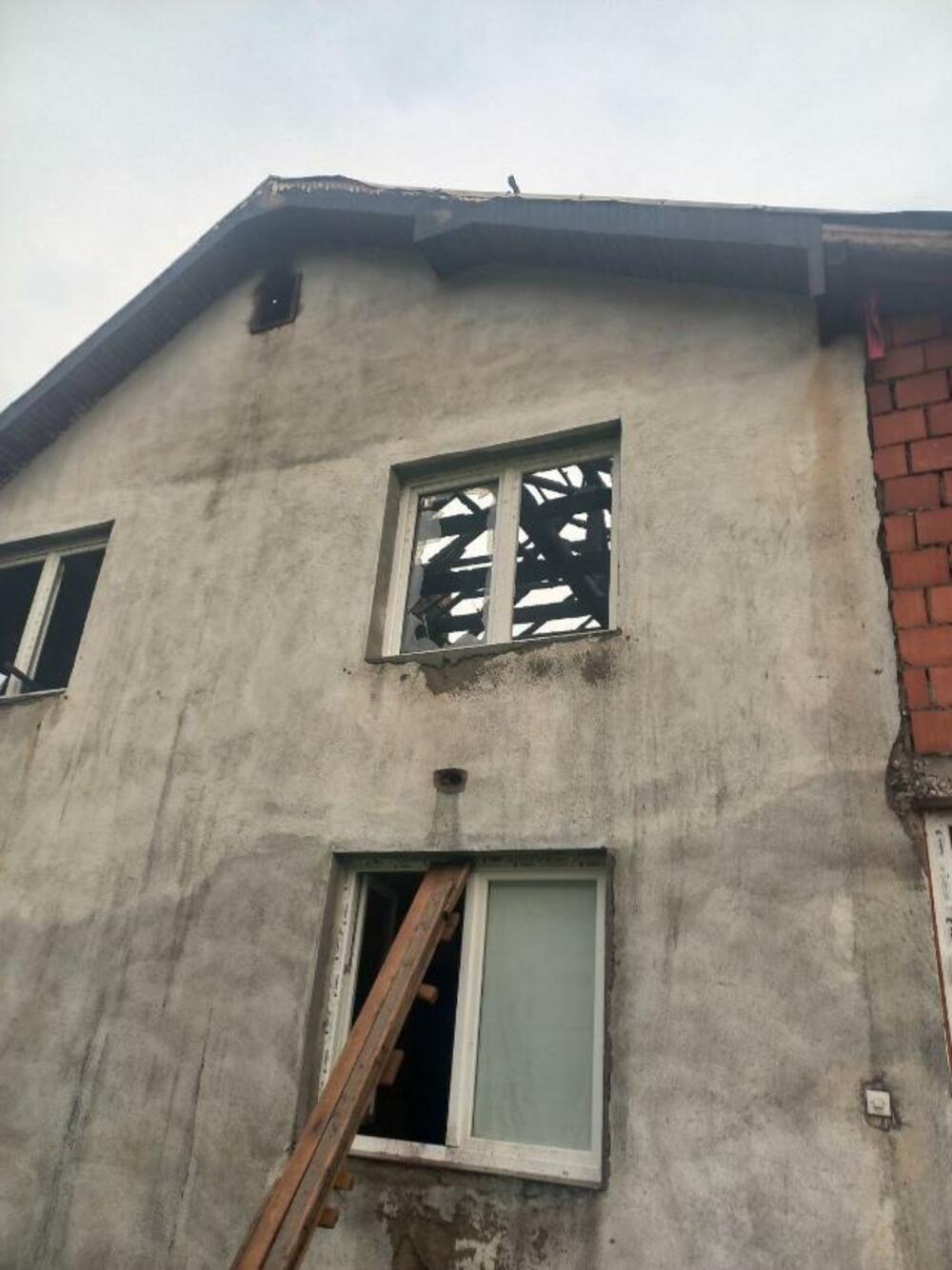<p>Kako je kazao komandir Službe zaštite i spasavanja Marinko Medojević, pretpostavlja se da je požar uzrokovao udar groma</p>