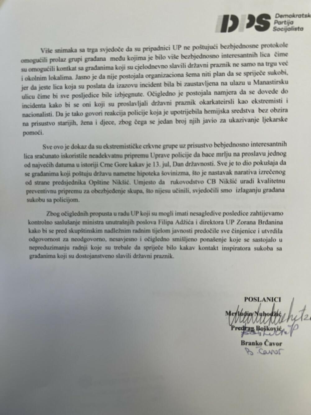 <p>"Očigledno je i to da policija nije odgovorila adekvatno obezbjeđenju skupa, s obzirom na to da su bili upoznati da je crkveno bratstvo Tvrdoš najavilo okupljanje, te da je dezorjentisanim postupanjem omogućila provokatorima da dođu do grupe koja je slavila na nikšićkom trgu"</p>