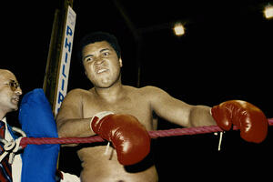 Vojna knjižica koju je Muhamed Ali odbio da potpiše na aukciji:...