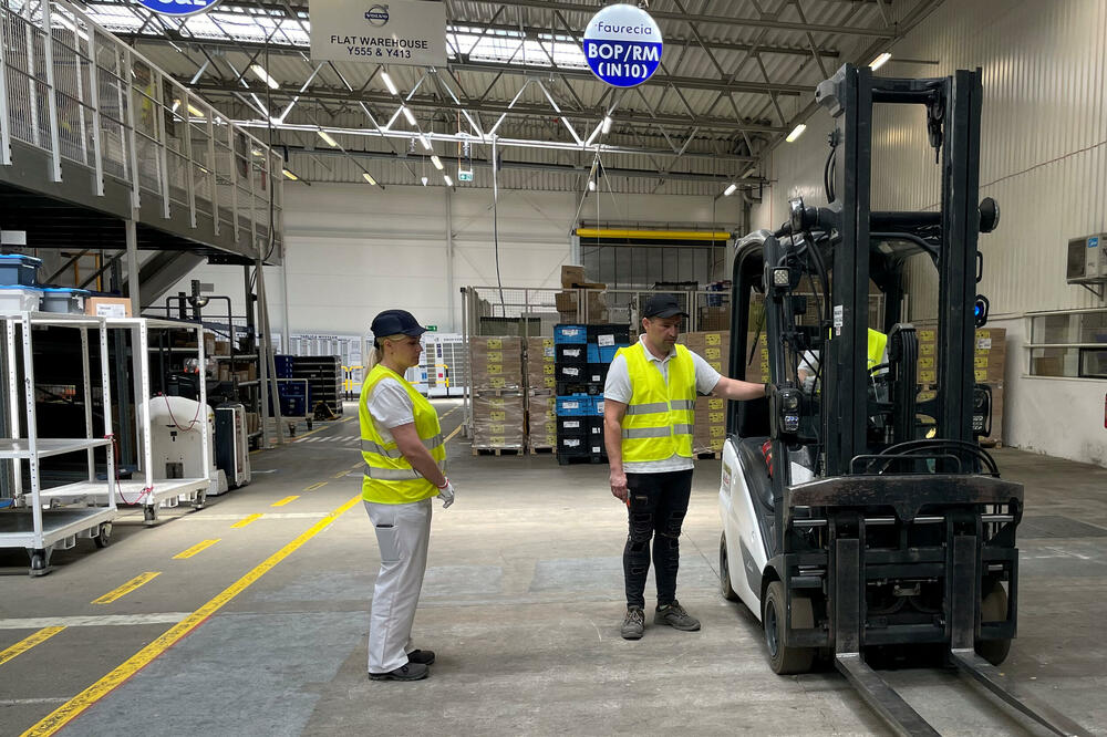 Elena Nelova, 43-godišnja Ukrajinka, u skladištu u poljskom gradu Gožov Vjelkopolsk, Foto: Rojters