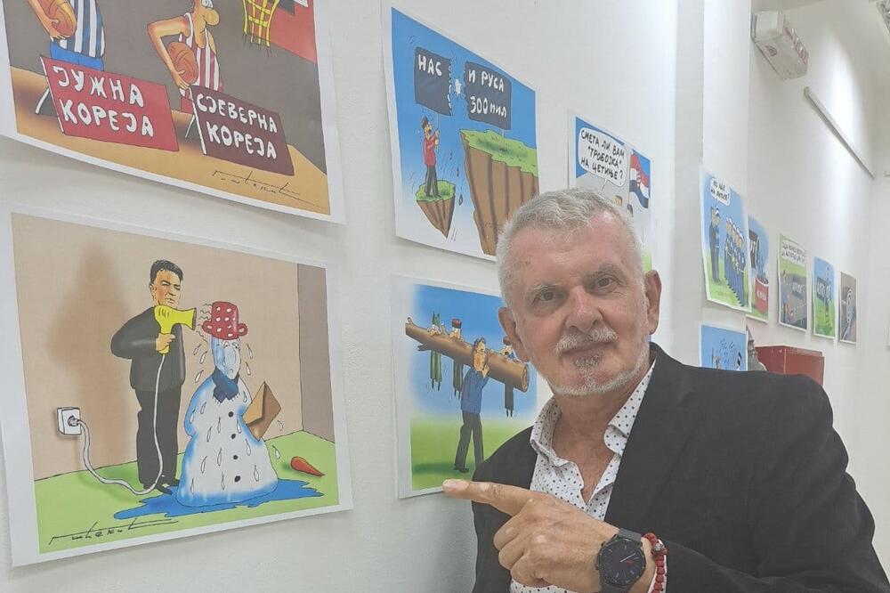 Šćekić pored svojih karikatura, Foto: Privatna arhiva