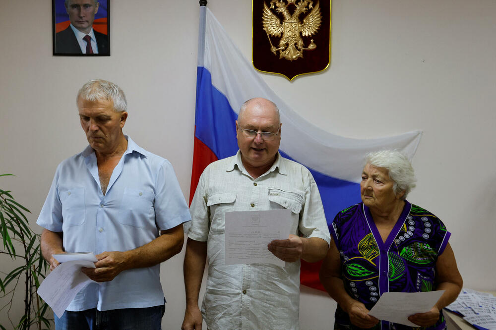 Građani Hersona u kancelariji ministarstva unutrašnjih poslova, Foto: Rojters