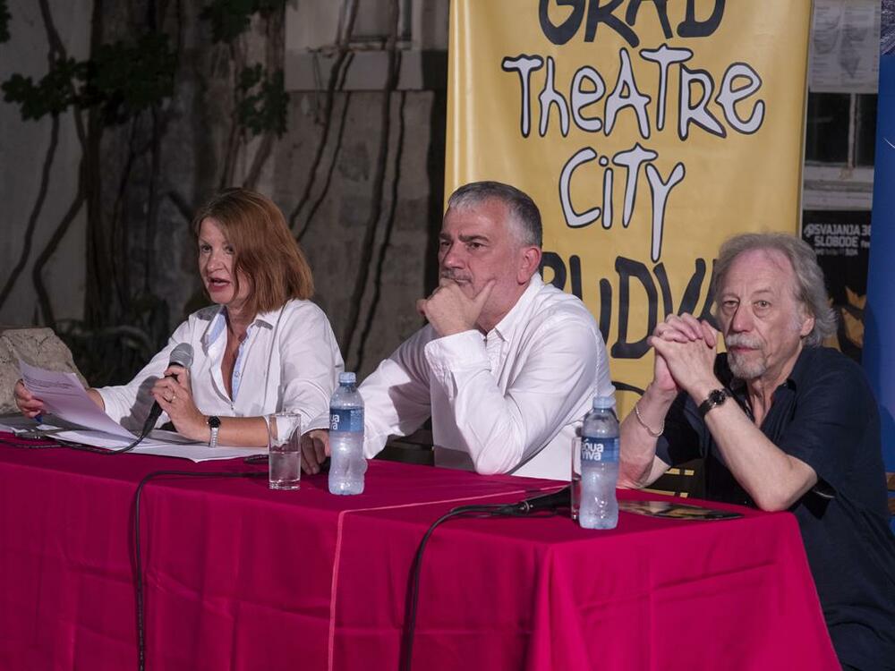 Paunović i Bajac na Trgu pjesnika