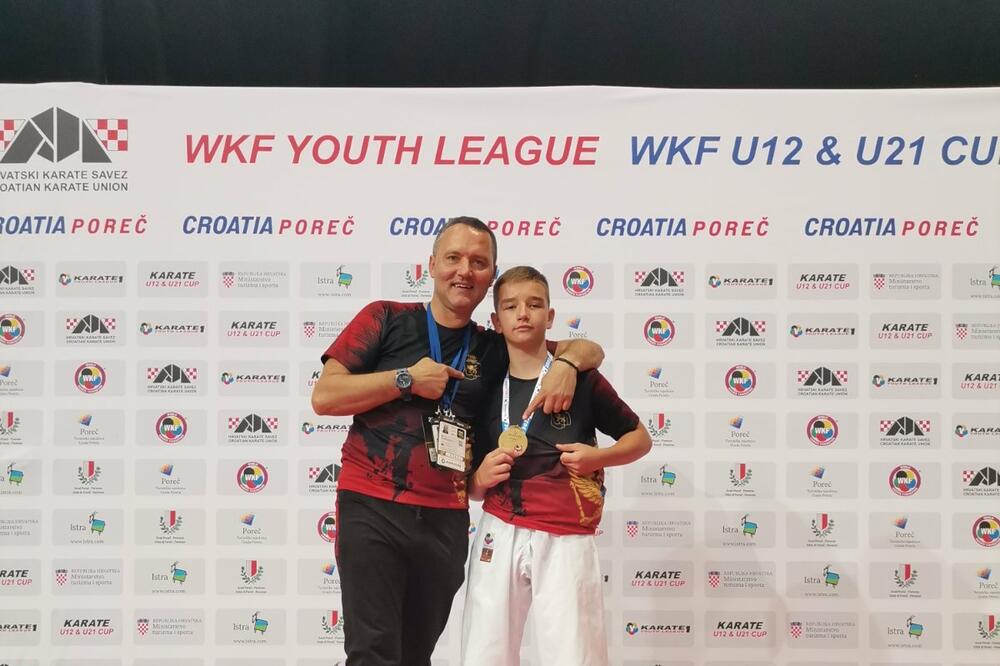 Petrić niže trofeje, Foto: KK Iskra