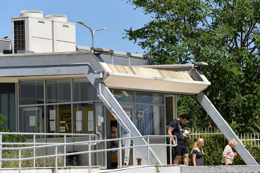 Ulaz u zgradu MUP-a u Podgorici, Foto: Boris Pejović