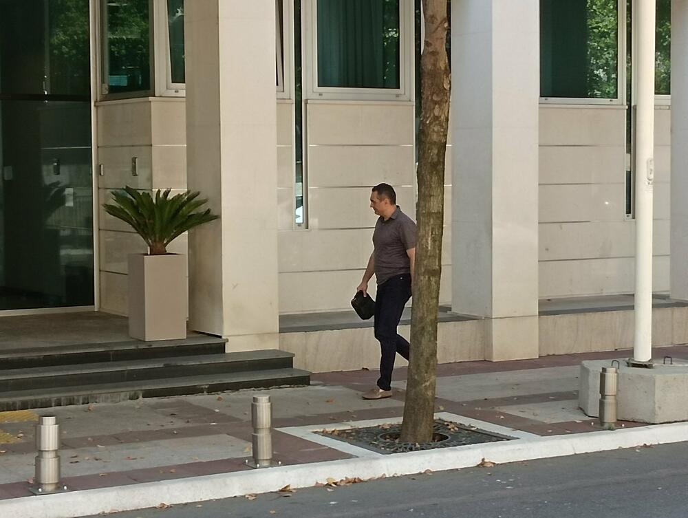 <p>O prestanku štrajka, kako je kazao, će razgovarati sa kolegama kada se vrati u Nikšić</p>