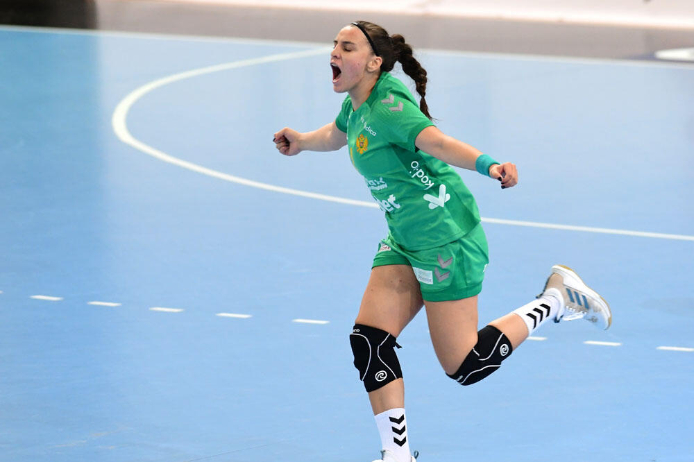 Dala šest golova i proglašena za igračicu utakmice: Lana Pavićević, Foto: wchwu182022.com